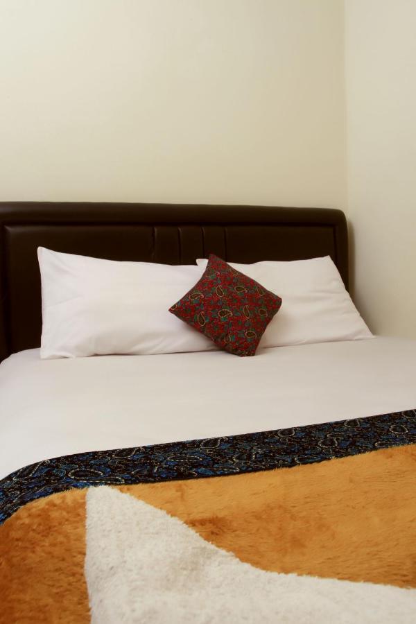 ホテル Bantal Guling Trans バンドゥン エクステリア 写真